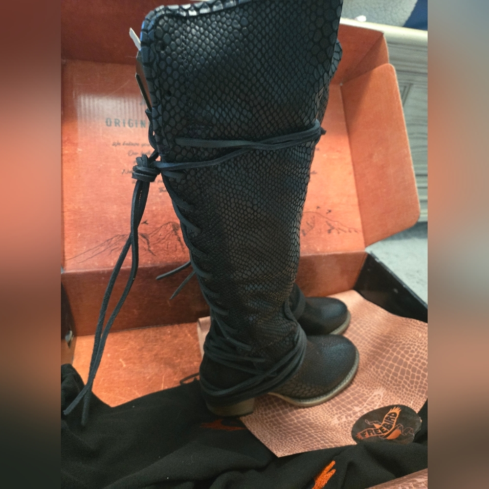 BNIB FREEBIRD Black Snake Coals